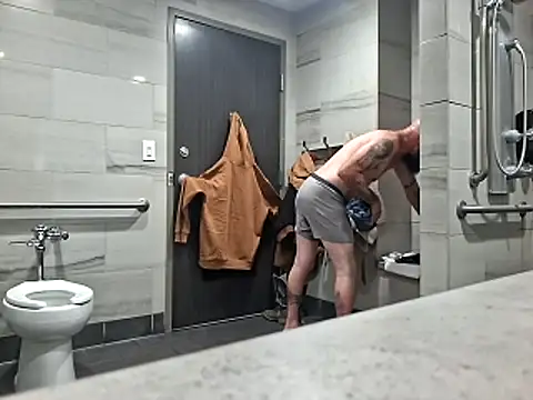 Snapshot of Cantufamily1979 chatting on October 30, 5:42 am Cantufamily1979 online show from October 30, 5:42 am