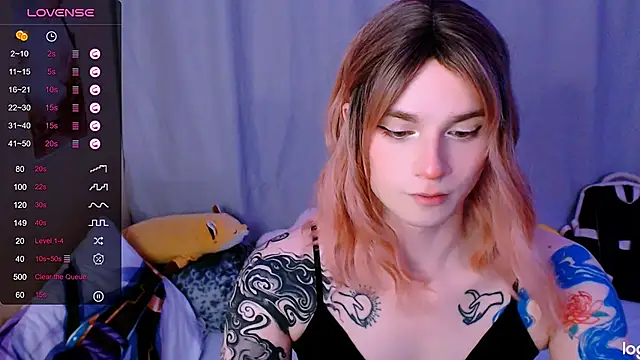 Snapshot of Alice_Hells chatting on May 8, 4:12 pm Alice Hells online show from May 8, 4:12 pm