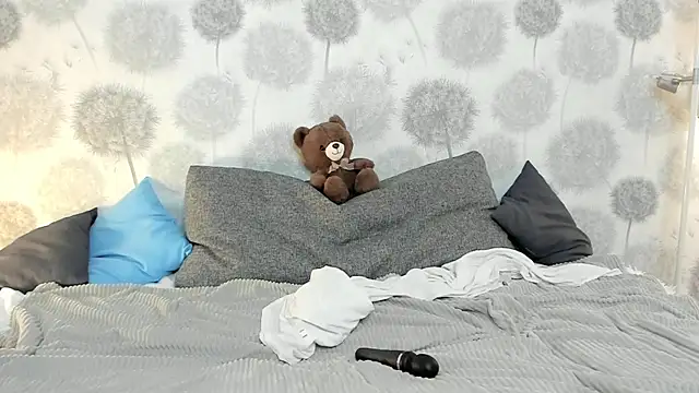 Snapshot of EngelFugler chatting on January 13, 2:42 pm EngelFugler online show from January 13, 2:42 pm