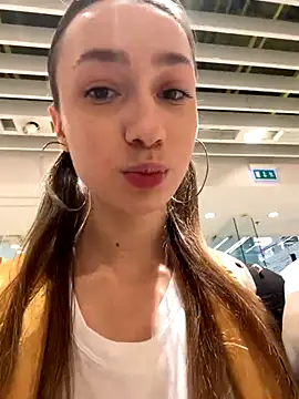 Lia  Love online show from December 3, 1:21 pm