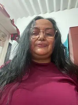 GiaNahomi online show from January 1, 1:04 am