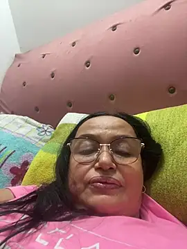 GiaNahomi online show from January 1, 7:09 am