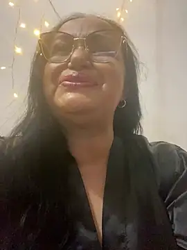 GiaNahomi online show from January 1, 11:18 pm