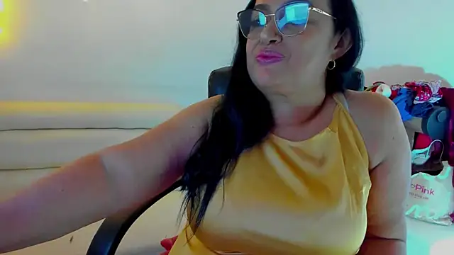 GiaNahomi online show from January 3, 3:49 am