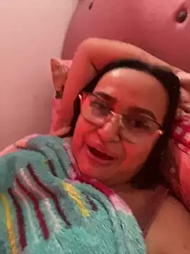 GiaNahomi online show from January 5, 1:58 pm