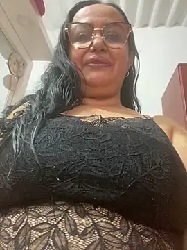 GiaNahomi online show from January 5, 10:40 pm