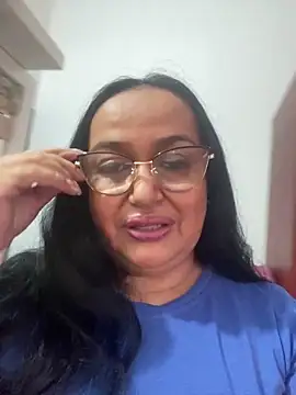GiaNahomi online show from January 10, 10:25 pm
