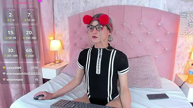 Snapshot of blaiine_colfer chatting on March 2, 7:43 am blaiine colfer online show from March 2, 7:43 am