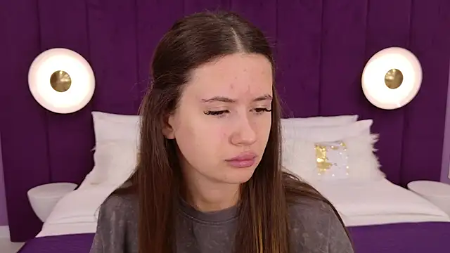 milaleoneli online show from March 17, 12:25 pm