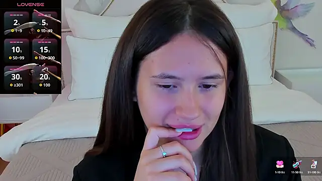 Snapshot of milaleoneli chatting on February 17, 3:08 pm milaleoneli online show from February 17, 3:08 pm