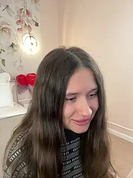 Snapshot of milaleoneli chatting on February 18, 3:08 pm milaleoneli online show from February 18, 3:08 pm