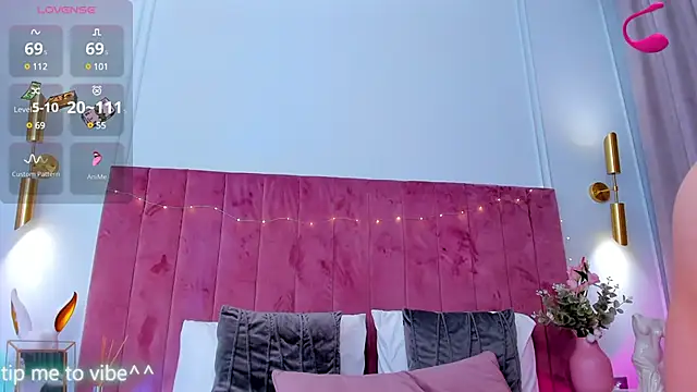 Snapshot of Mayzzie chatting on February 8, 3:41 am Mayzzie online show from February 8, 3:41 am