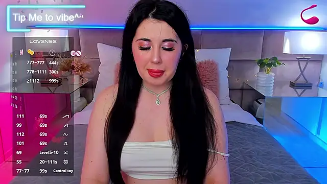 Snapshot of Mayzzie chatting on November 13, 8:30 pm Mayzzie online show from November 13, 8:30 pm