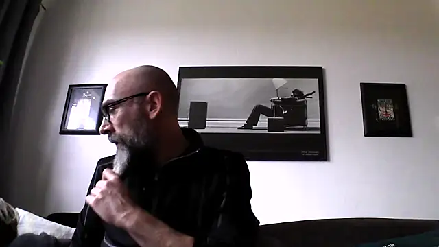 Snapshot of Kingsscepter chatting on January 24, 11:04 am Kingsscepter online show from January 24, 11:04 am