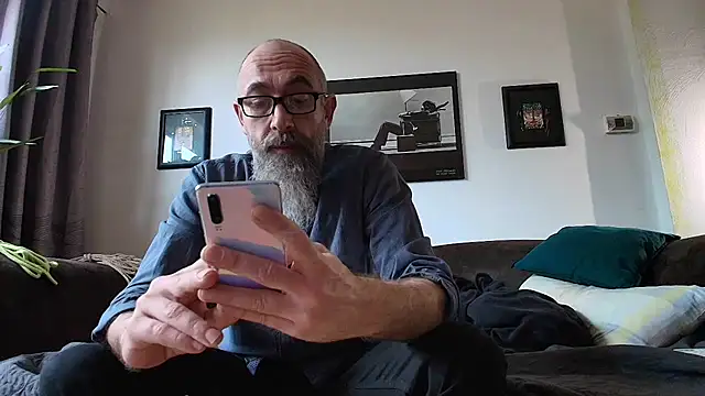 Snapshot of Kingsscepter chatting on February 6, 1:32 pm Kingsscepter online show from February 6, 1:32 pm