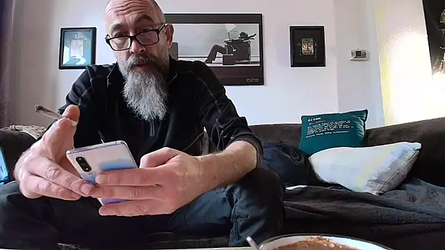 Snapshot of Kingsscepter chatting on February 7, 2:47 pm Kingsscepter online show from February 7, 2:47 pm