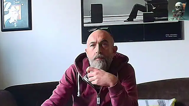 Snapshot of Kingsscepter chatting on February 9, 2:18 pm Kingsscepter online show from February 9, 2:18 pm