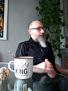 Snapshot of Kingsscepter chatting on February 11, 11:43 am Kingsscepter online show from February 11, 11:43 am