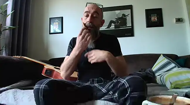 Snapshot of Kingsscepter chatting on February 15, 11:50 am Kingsscepter online show from February 15, 11:50 am