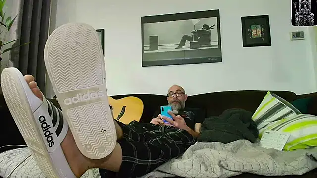 Snapshot of Kingsscepter chatting on February 15, 6:12 pm Kingsscepter online show from February 15, 6:12 pm