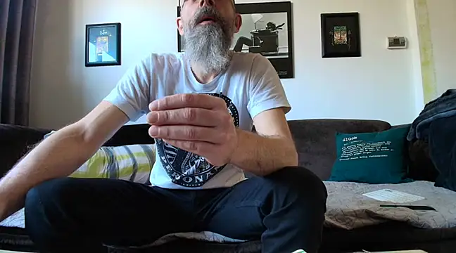 Snapshot of Kingsscepter chatting on February 17, 12:05 pm Kingsscepter online show from February 17, 12:05 pm