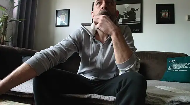 Snapshot of Kingsscepter chatting on February 22, 1:35 pm Kingsscepter online show from February 22, 1:35 pm