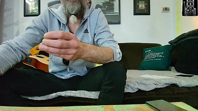 Snapshot of Kingsscepter chatting on February 22, 7:47 pm Kingsscepter online show from February 22, 7:47 pm