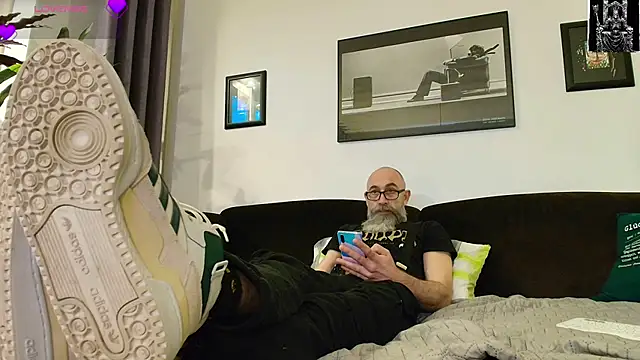 Snapshot of Kingsscepter chatting on February 23, 5:29 pm Kingsscepter online show from February 23, 5:29 pm