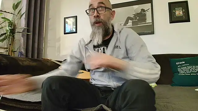 Snapshot of Kingsscepter chatting on February 27, 5:26 pm Kingsscepter online show from February 27, 5:26 pm