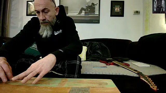 Snapshot of Kingsscepter chatting on March 10, 8:12 pm Kingsscepter online show from March 10, 8:12 pm