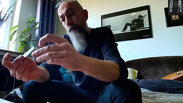 Snapshot of Kingsscepter chatting on March 15, 12:34 pm Kingsscepter online show from March 15, 12:34 pm