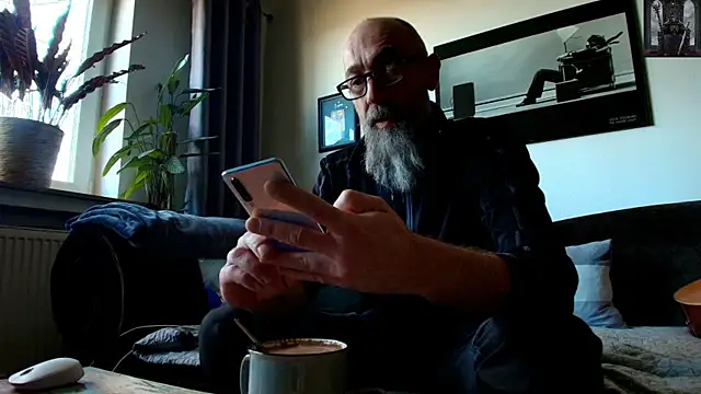 Snapshot of Kingsscepter chatting on March 18, 8:47 am Kingsscepter online show from March 18, 8:47 am