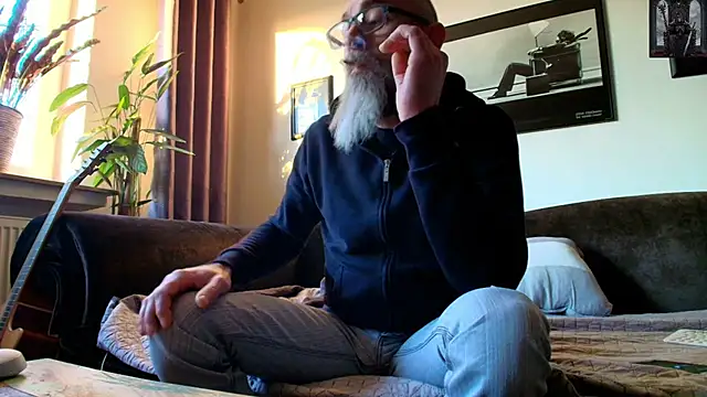 Snapshot of Kingsscepter chatting on March 19, 5:17 pm Kingsscepter online show from March 19, 5:17 pm