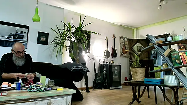 Snapshot of Kingsscepter chatting on October 6, 7:17 am Kingsscepter online show from October 6, 7:17 am