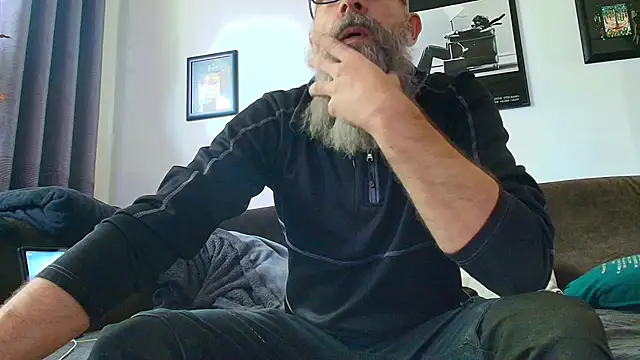 Snapshot of Kingsscepter chatting on October 22, 10:59 am Kingsscepter online show from October 22, 10:59 am