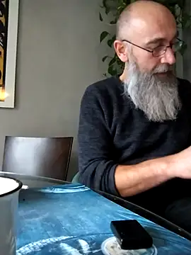 Snapshot of Kingsscepter chatting on October 27, 9:13 am Kingsscepter online show from October 27, 9:13 am