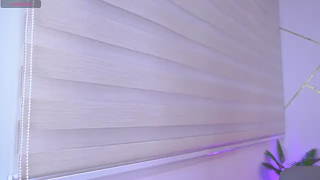 Snapshot of b3llaspringg chatting on January 16, 12:23 am b3llaspringg online show from January 16, 12:23 am