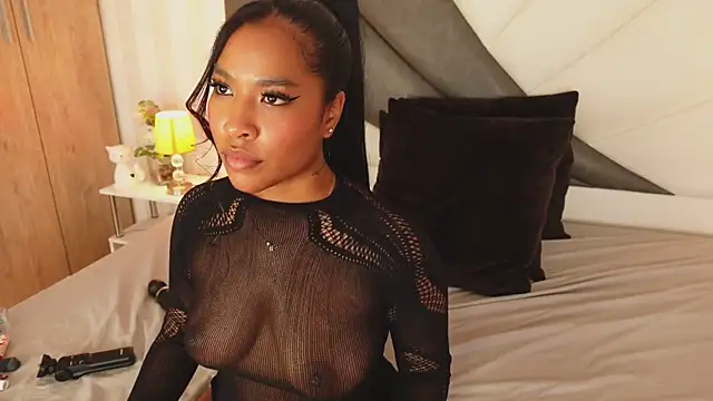 IzzyyBeelmonth online show from December 23, 4:44 am