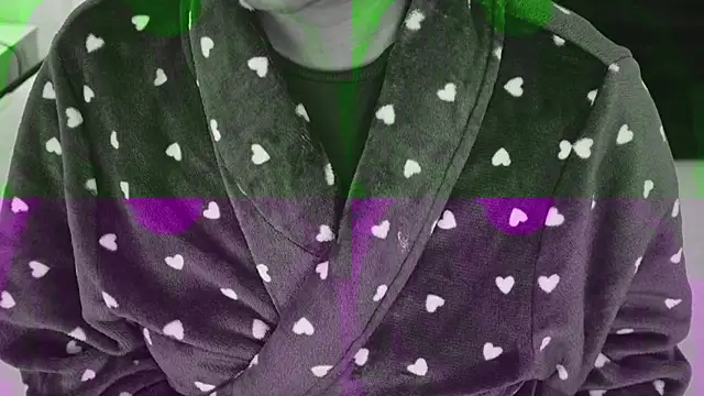 IzzyyBeelmonth online show from January 5, 8:10 pm