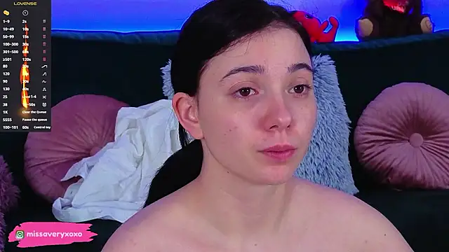 AveryWillow online show from March 31, 12:23 am