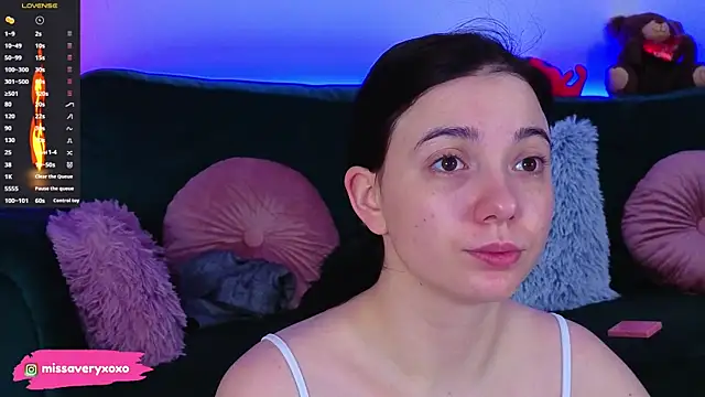 AveryWillow online show from April 1, 11:13 pm