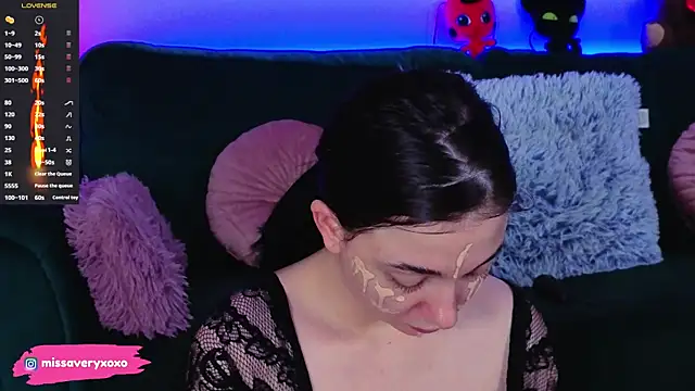 AveryWillow online show from April 3, 11:03 pm