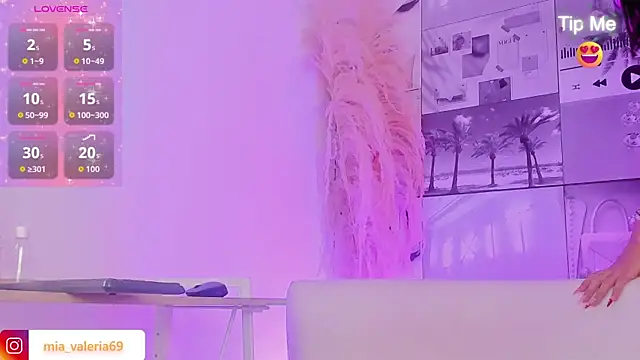 MiaCavallii  online show from December 3, 5:04 am