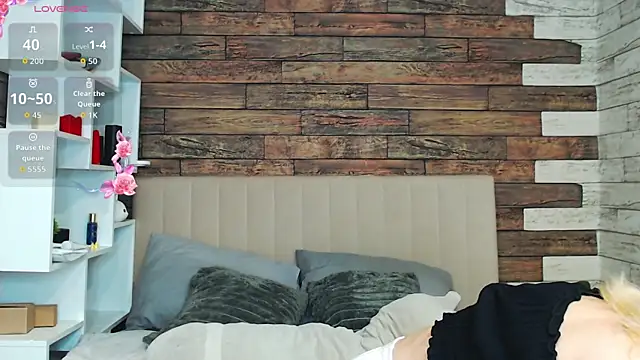 White Lioness online show from March 30, 4:52 pm