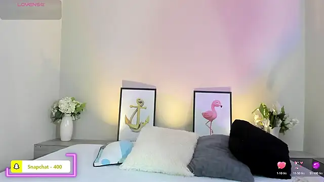 naomiii   online show from April 16, 11:55 am