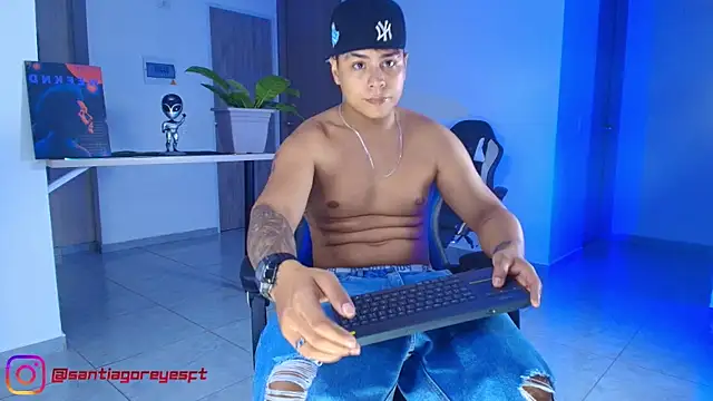 SantiagoReyesFtt online show from June 25, 4:45 am