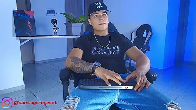 SantiagoReyesFtt online show from July 2, 5:46 am