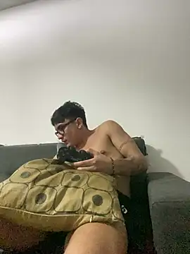 LCarreraa online show from March 4, 2:27 am