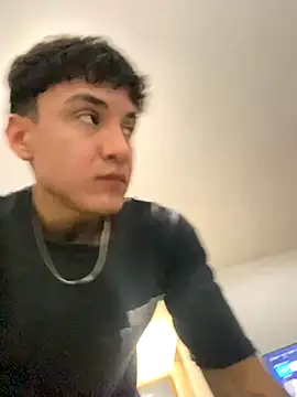 LCarreraa online show from November 6, 1:39 am