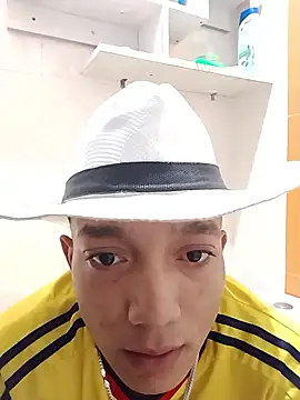 Snapshot of tayson_ chatting on May 29, 10:13 am tayson online show from May 29, 10:13 am